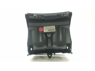 Передний держатель чашки