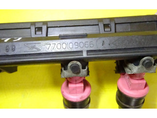 Топливная рампа 7700108667, 7700109066 Renault Clio II