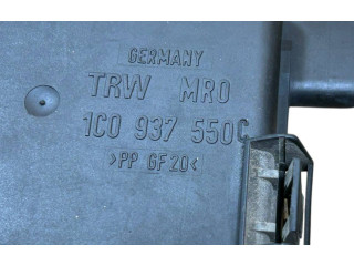 Блок предохранителей 1C0937550C   Volkswagen Transporter - Caravelle T4    