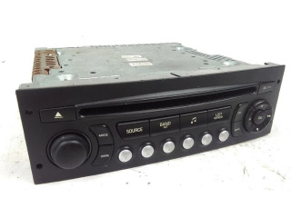 Радио/ проигрыватель CD/DVD / навигация