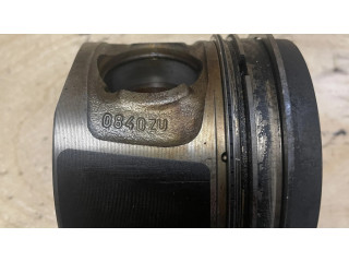 Píst 11257803033, 7803033 BMW 1 F20 F21 pro naftový motor 2.0