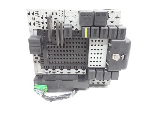 Блок предохранителей    8688383, 8645716   Volvo V70