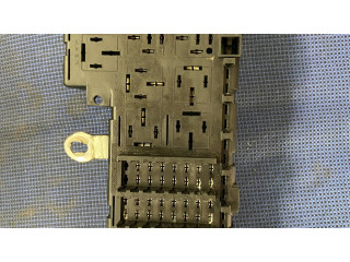 Блок предохранителей 8678449, 518788104 Volvo S60