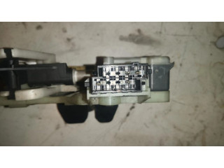 Замок капота двигателя