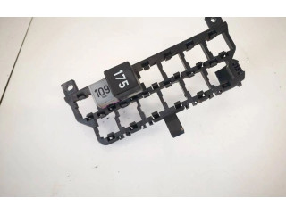 Блок предохранителей 8d0937503e, 8D0937503E Volkswagen Golf IV