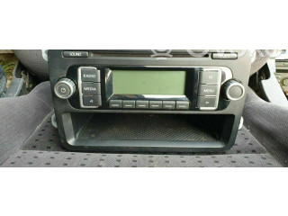 Радио/ проигрыватель CD/DVD / навигация