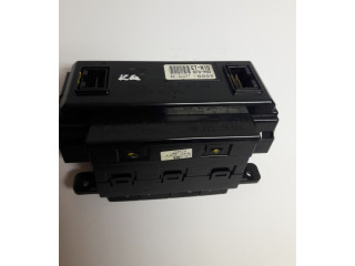 Дисплей    957101H300   KIA Ceed