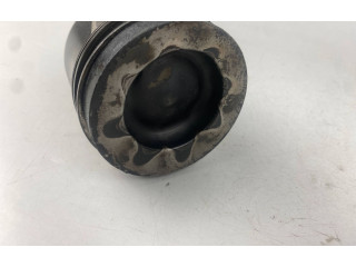  Поршень с шатуном  02604LA, 04LADE  Audi A3 S3 8V  