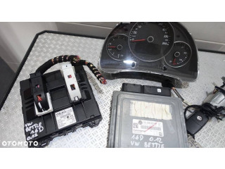 Блок управления двигателя 03L906023KB Volkswagen New Beetle