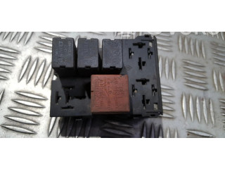 Блок предохранителей 12V2503612, 12V-25-03612 Renault Clio II