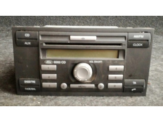 Радио/ проигрыватель CD/DVD / навигация