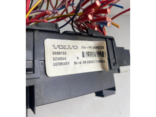 Блок предохранителей 8645729, 8688153 Volvo V70