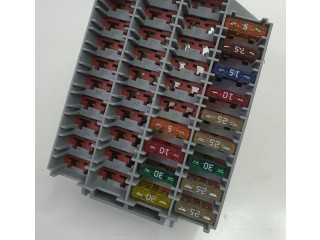 Блок предохранителей  9162439   Volvo V70    