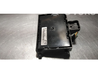 Pojistková skříňka Řídící jednotka BSM 8200343733   Renault Clio III 2006