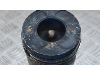 Píst BMW 5 E39 pro naftový motor 2.5 M57 D25 (256D1)