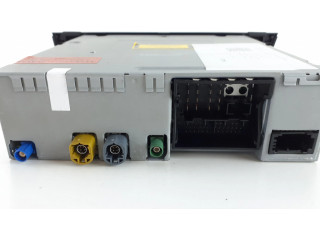 Радио/ проигрыватель CD/DVD / навигация