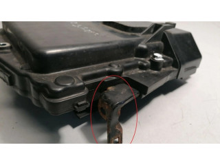 Другая деталь отсека двигателя