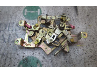 Zámek zadních dveří    Nissan Serena 1999