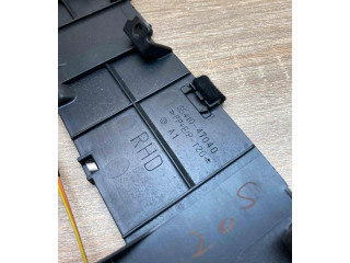 Přístrojová deska Toyota Prius (XW20) 2003 8380047311A, 8214247040