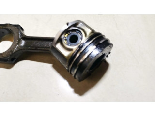 Píst Alfa Romeo 156 pro naftový motor 2.4