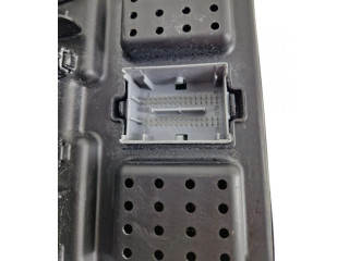   Pojistková skříňka 28087582, 30786890   Volvo XC90 2008