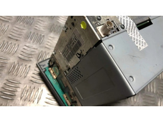 Радио/ проигрыватель CD/DVD / навигация