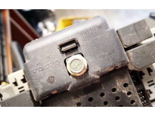 Блок предохранителей  9441582, 9162316   Volvo S80    