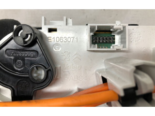 Блок управления климат-контролем    Peugeot 2008 I