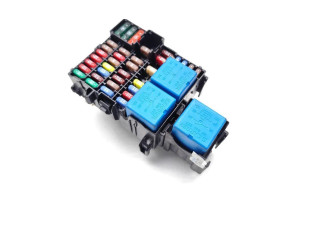 Блок предохранителей 8200766081, 1801618 Dacia Sandero