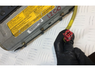 Подушка безопасности пассажира MR240240   Mitsubishi L200