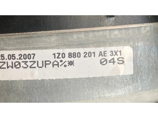 Подушка безопасности водителя 1Z0880201AE Skoda Octavia Mk2 (1Z)