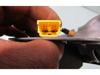 Подушка безопасности для колен Mazda 3