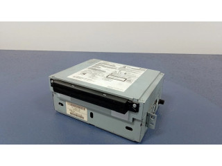 Радио/ проигрыватель CD/DVD / навигация