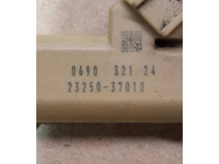 Vstřikovač 2325037010, 069032124 Toyota Prius (XW30)