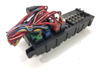 Блок предохранителей 8637841 Volvo S60