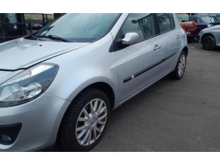 Блок предохранителей     Renault Clio III    