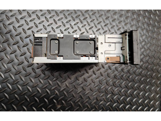 Радио/ проигрыватель CD/DVD / навигация