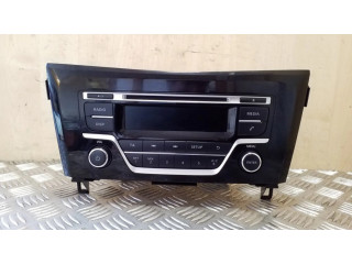 Радио/ проигрыватель CD/DVD / навигация