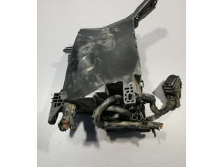 Pojistková skříňka Toyota Avensis T270 2017