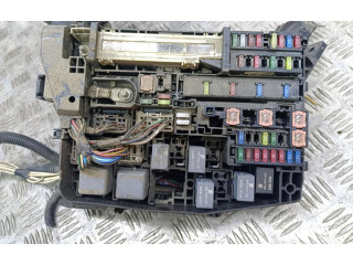 Pojistková skříňka Toyota Avensis T270 2013