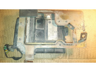 Блок управления двигателя 8D0907557T, D06 Volkswagen Golf III