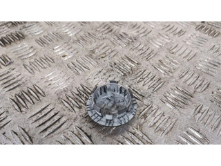 Заводская крышка (крышки) от центрального отверстия колеса