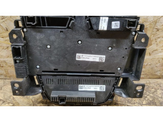 Радио/ проигрыватель CD/DVD / навигация