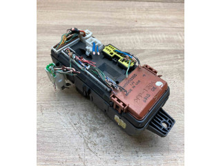 Блок предохранителей MB953355, MR193494   Mitsubishi Carisma    