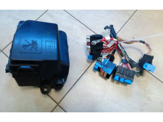 Блок предохранителей 243825499R, NE67857 Renault Clio IV