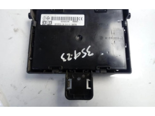 Блок предохранителей 8200652285, 8200652285   Renault Clio III    