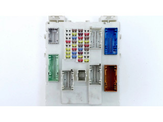 Блок предохранителей BV6N14A073, 522075F01   Ford Focus    