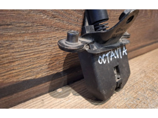 Замок багажника     Skoda Octavia Mk2 (1Z) 2004 - 2013 года