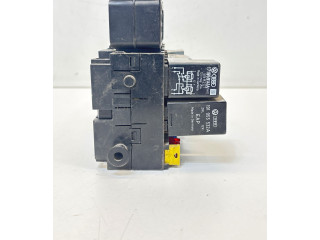 Блок предохранителей     Volkswagen Transporter - Caravelle T4    