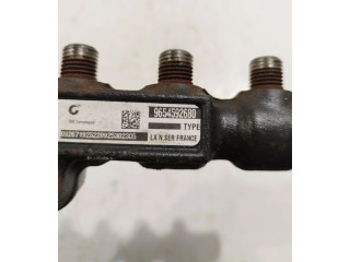 Топливная рампа 9654592680   Volvo V50  